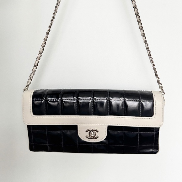 CHANEL East West Chocolate Bar Patent Leather Bag in Black and Whilte - Picture 1 of 9